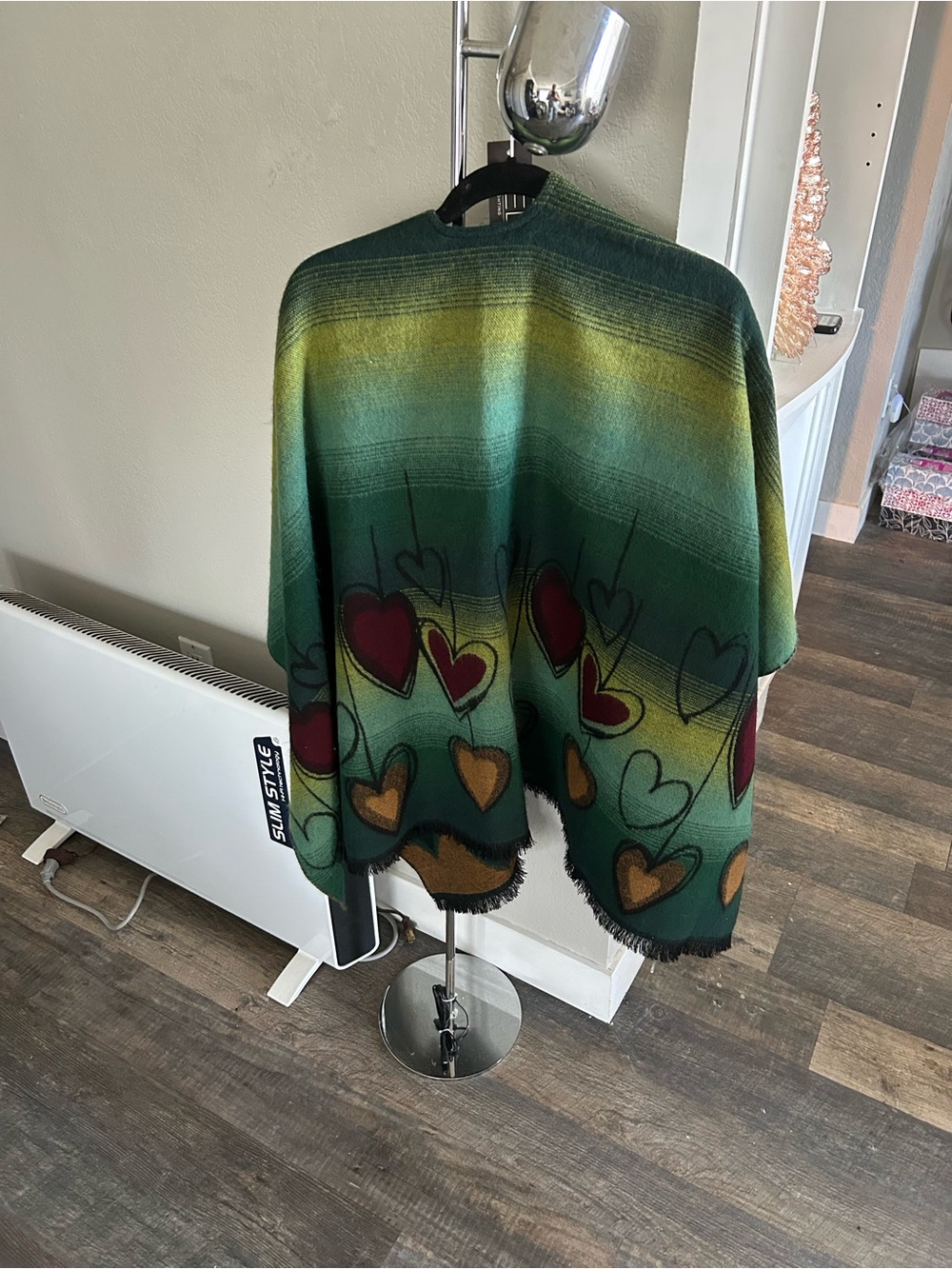 Green Heart-Pattern Open-Front Cape - Picture 7 of 8